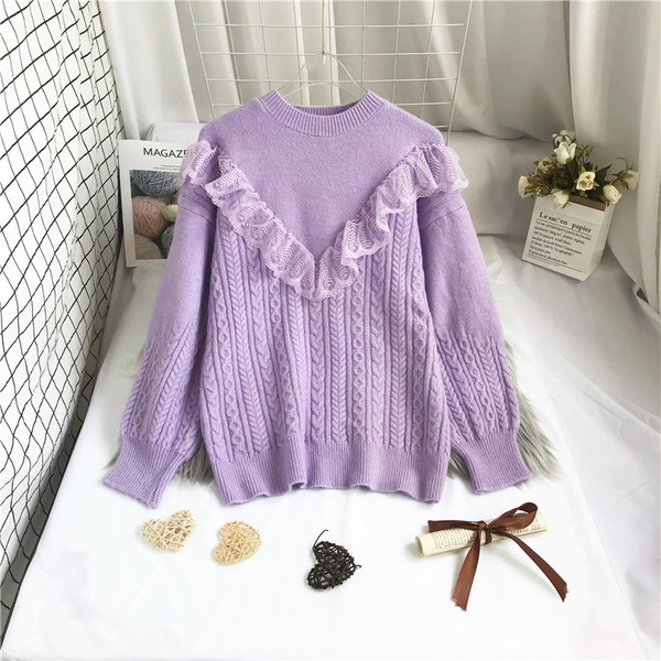 Πουλόβερ μοντέρνο με δαντέλα και οβάλ ντεκολτέ