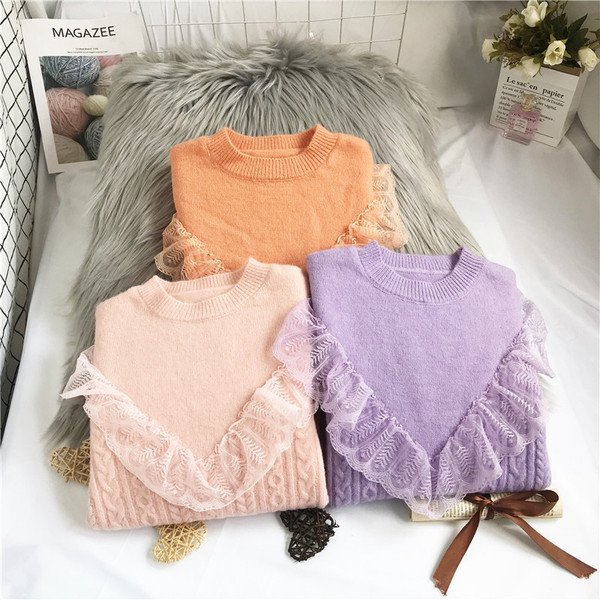 Πουλόβερ μοντέρνο με δαντέλα και οβάλ ντεκολτέ