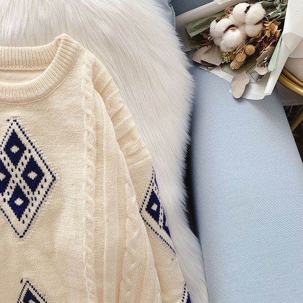 Γυναικείο casual πουλόβερ με οβάλ λαιμόκοψη - φαρδύ μοντέλο