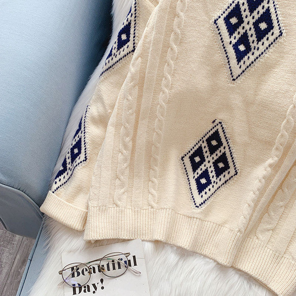 Γυναικείο casual πουλόβερ με οβάλ λαιμόκοψη - φαρδύ μοντέλο