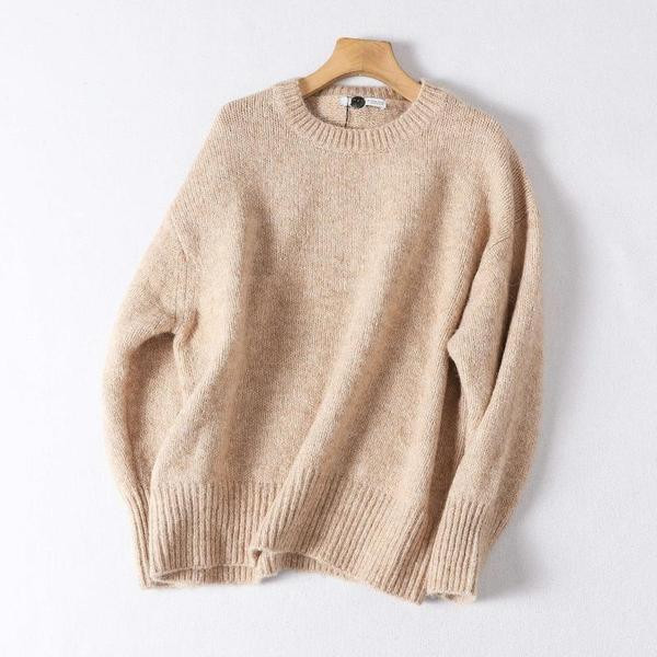 Ženski široki model jesensko-zimskog džempera