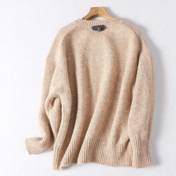 Ženski široki model jesensko-zimskog džempera