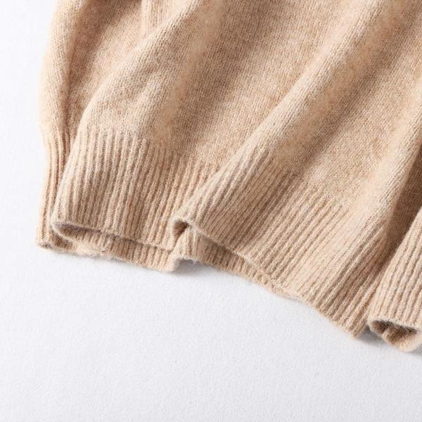 Ženski široki model jesensko-zimskog džempera