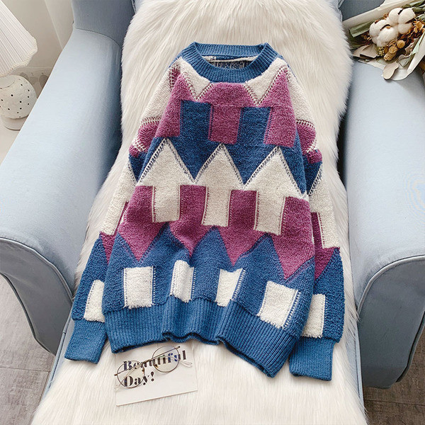 Γυναικείο μοντέρνο πουλόβερ με οβάλ λαιμόκοψη και μακριά μανίκια