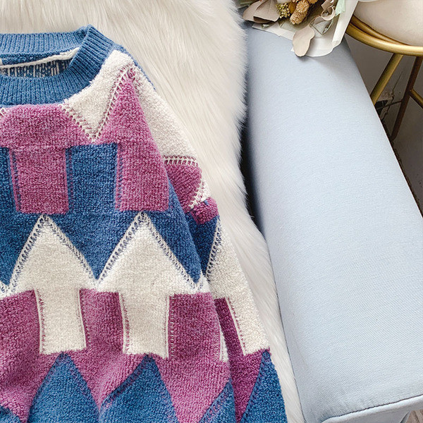 Γυναικείο μοντέρνο πουλόβερ με οβάλ λαιμόκοψη και μακριά μανίκια