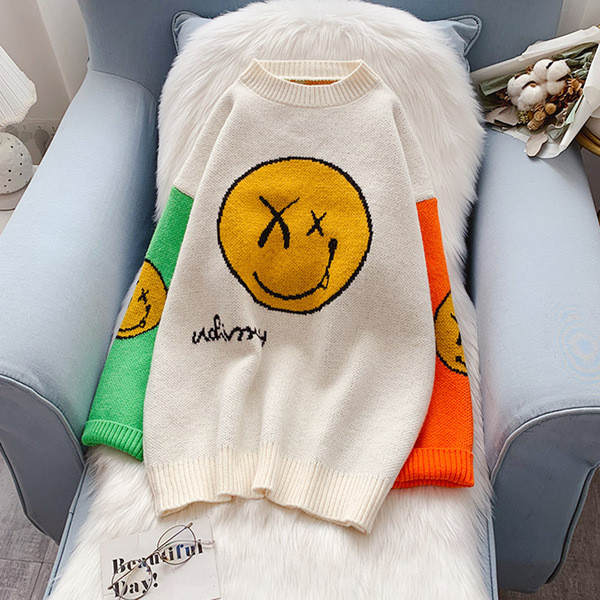 Ovaalse dekoltee ja lillemustriga kampsun