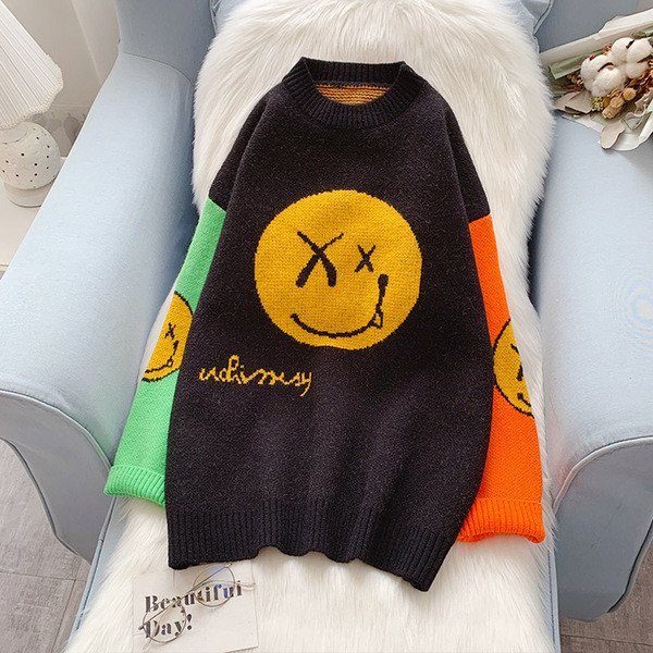 Ovaalse dekoltee ja lillemustriga kampsun