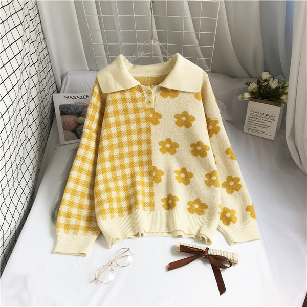 Ежедневен дамски пуловер с обло деколте на сърца