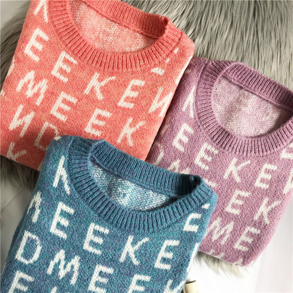 Γυναικείο πουλόβερ με φαρδιά μανίκια και οβάλ λαιμόκοψη