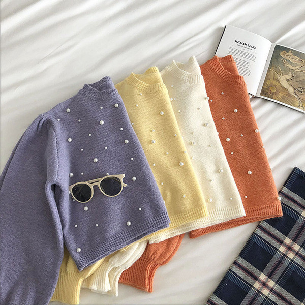 Γυναικείο πουλόβερ με στρογγυλή λαιμόκοψη και ι διακόσμηση πέρλες