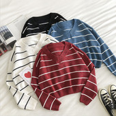 Naiste vabaaja triibuline spitsikaelusega kampsun