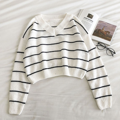 Naiste vabaaja triibuline spitsikaelusega kampsun