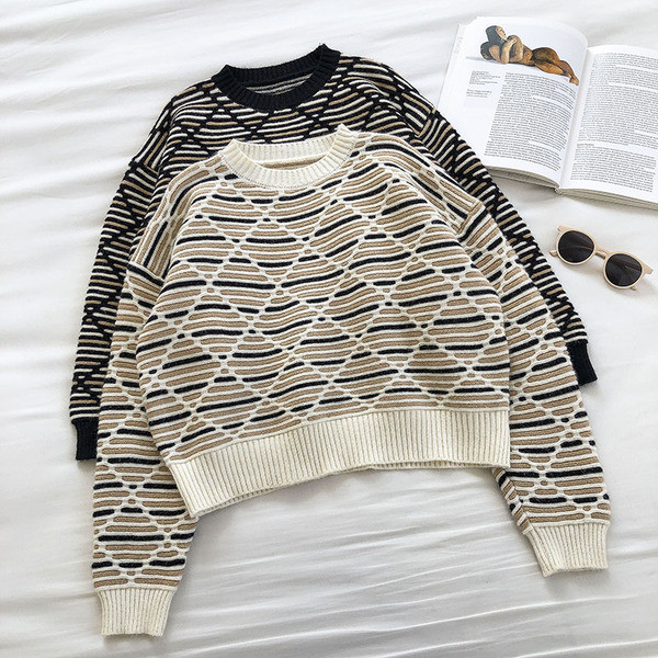 Naiste ovaalse kaelusega kampsun - lai mudel