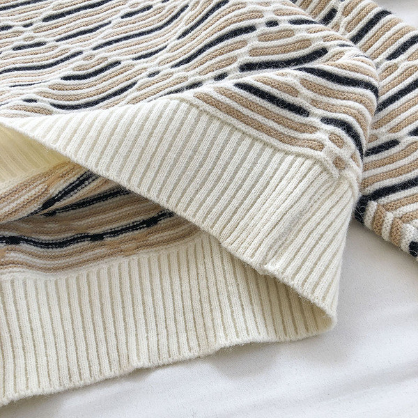 Naiste ovaalse kaelusega kampsun - lai mudel