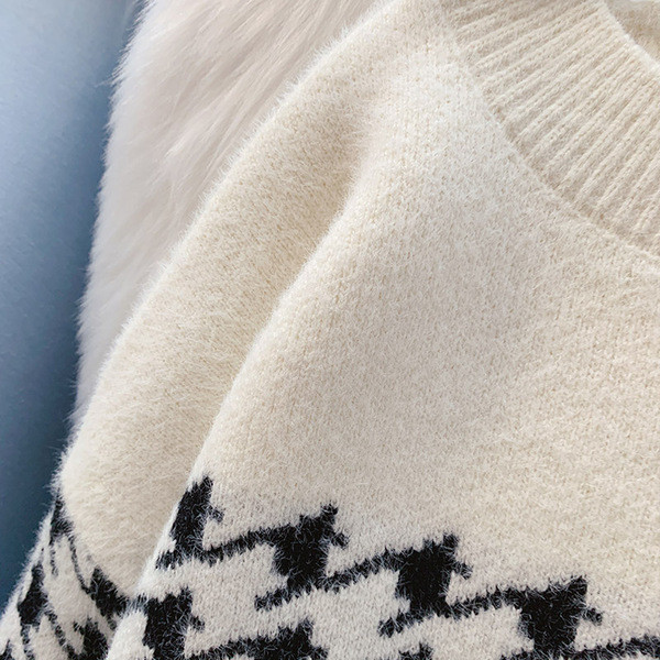 Μοντέρνο γυναικείο μακρύ πουλόβερ με  κρόσσια και οβάλ ντεκολτέ