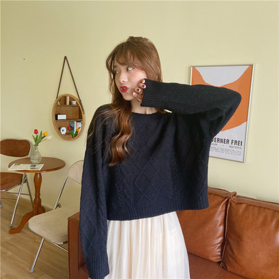 Moodne naiste kampsun – pikkade varrukate ja ovaalse kaelusega