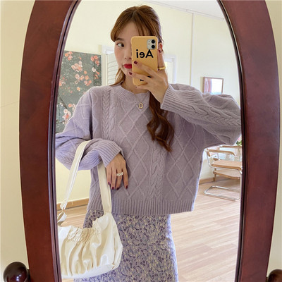 Moodne naiste kampsun – pikkade varrukate ja ovaalse kaelusega