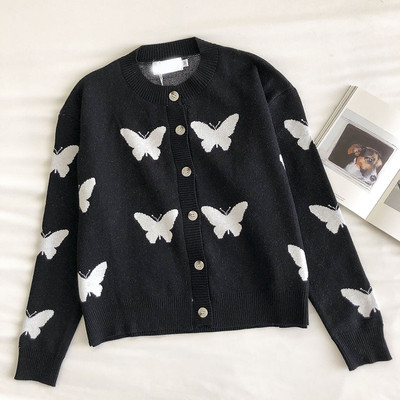 Naiste musta värvi liblikate ja nööpidega kardigan