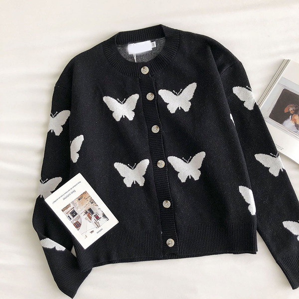 Naiste musta värvi liblikate ja nööpidega kardigan