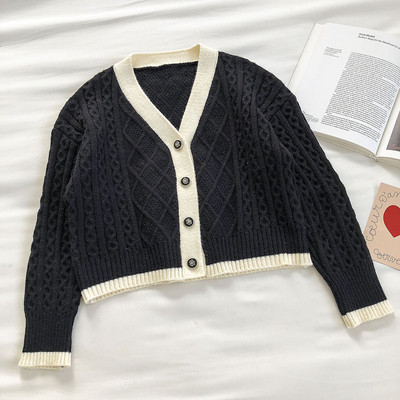 Naiste vabaaja vest nööpide ja spitsikaelusega