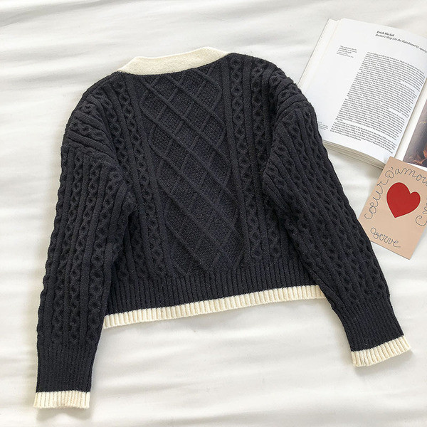 Naiste vabaaja vest nööpide ja spitsikaelusega