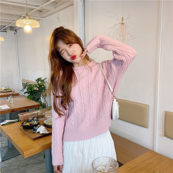 Γυναικείο πλεκτό πουλόβερ με οβάλ λαιμόκοψη και μακριά μανίκια