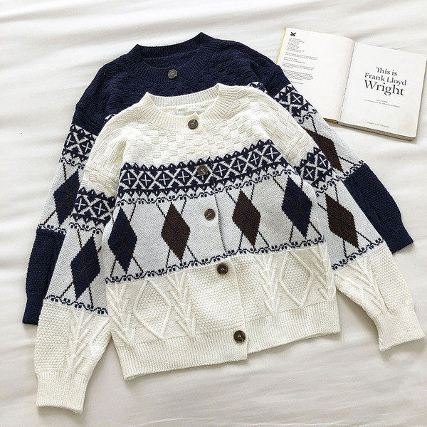 Ежедневен дамски зимен пуловер с копчета