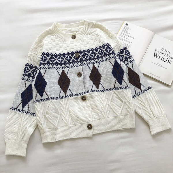 Ежедневен дамски зимен пуловер с копчета