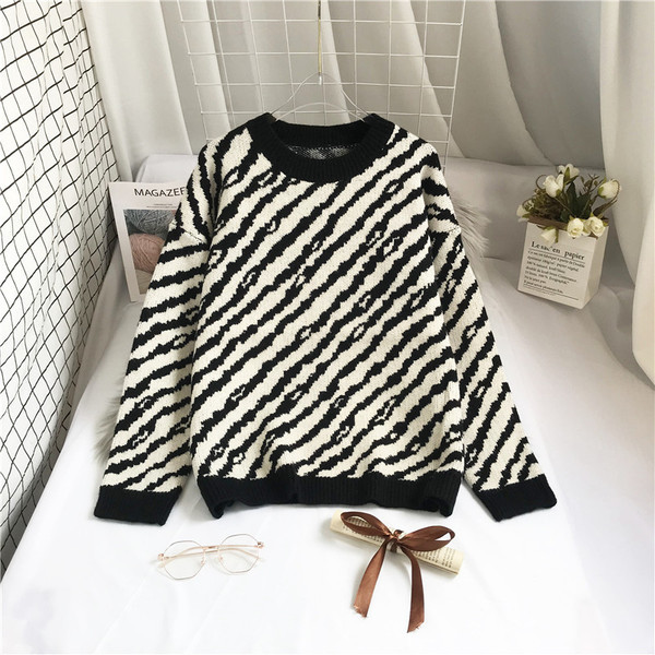 Moodne ümara dekoltee ja mustriga naiste kampsun