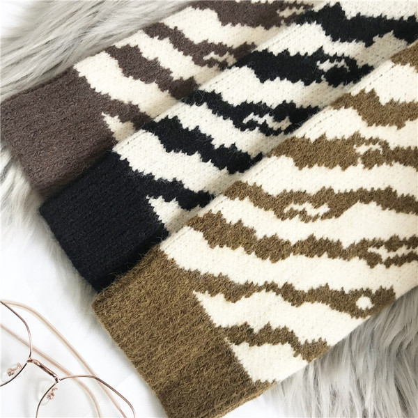 Moodne ümara dekoltee ja mustriga naiste kampsun