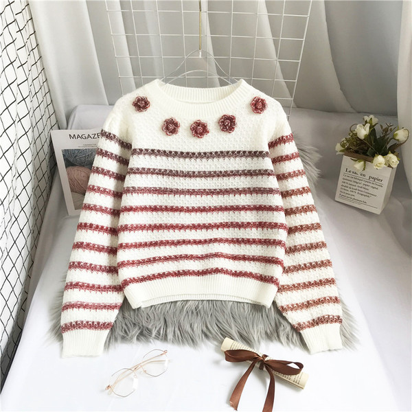 Triibuline naiste kampsun 3D elemendi ja ümara kaelusega