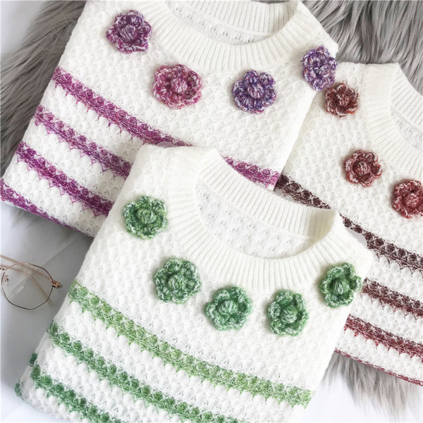 Triibuline naiste kampsun 3D elemendi ja ümara kaelusega