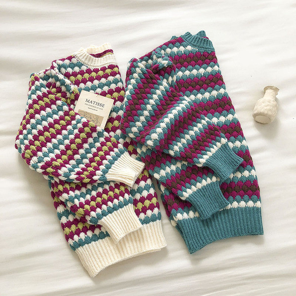 Πολύχρωμο γυναικείο πουλόβερ με οβάλ λαιμόκοψη - φαρδιά μοντέλο