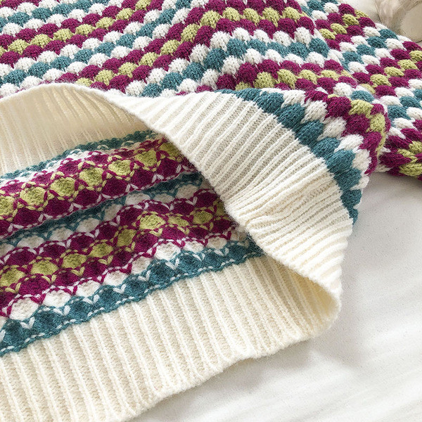 Πολύχρωμο γυναικείο πουλόβερ με οβάλ λαιμόκοψη - φαρδιά μοντέλο