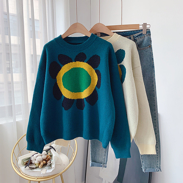 Naiste vabaaja kampsun aplikatsiooni ja ovaalse kaelusega