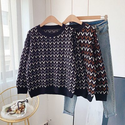 Γυναικείο πουλόβερ με οβάλ λαιμόκοψη σε μαύρο χρώμα και μακριά μανίκια