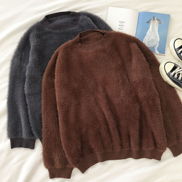 Γυναικείο πουλόβερ με χαμηλό γιακά