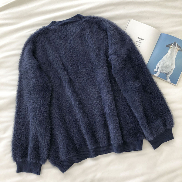 Γυναικείο πουλόβερ με χαμηλό γιακά