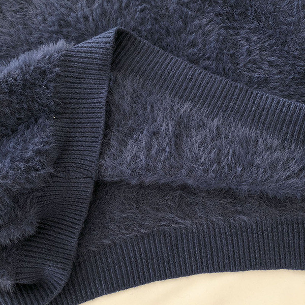 Γυναικείο πουλόβερ με χαμηλό γιακά