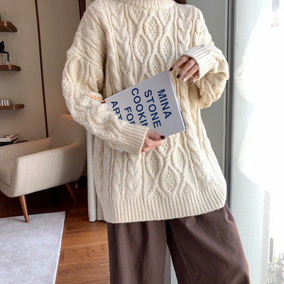 Γυναικείο casual πουλόβερ - φαρδύ μοντέλο και οβάλ ντεκολτέ