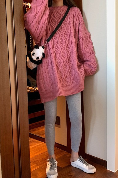 Γυναικείο casual πουλόβερ - φαρδύ μοντέλο και οβάλ ντεκολτέ