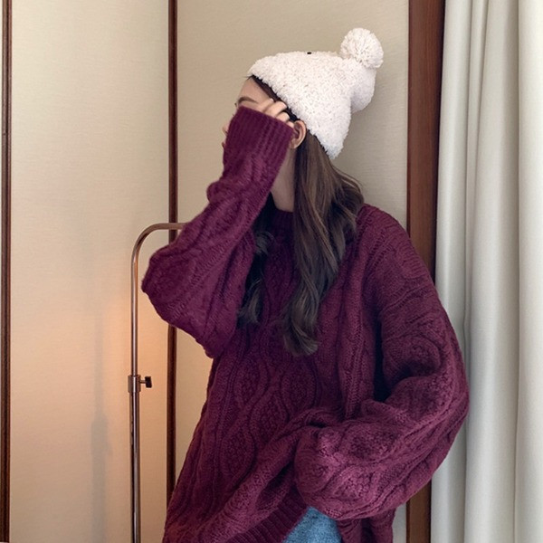 Γυναικείο casual πουλόβερ - φαρδύ μοντέλο και οβάλ ντεκολτέ