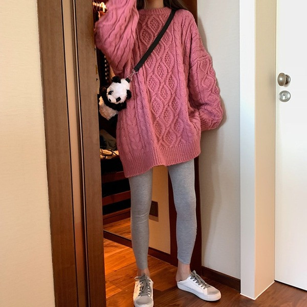 Γυναικείο casual πουλόβερ - φαρδύ μοντέλο και οβάλ ντεκολτέ