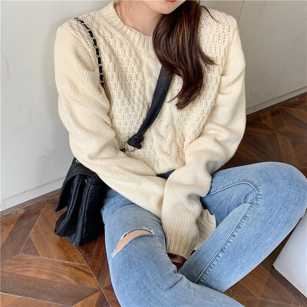 Naiste pikkade varrukate ja ovaalse kaelusega kampsun