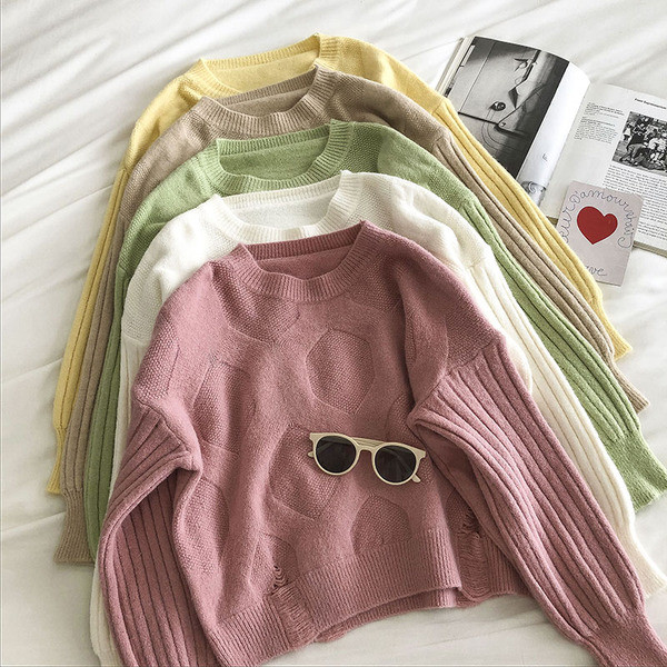 Μοντέρνο μονόχρωμο γυναικείο πουλόβερ με στρογγυλή λαιμόκοψη