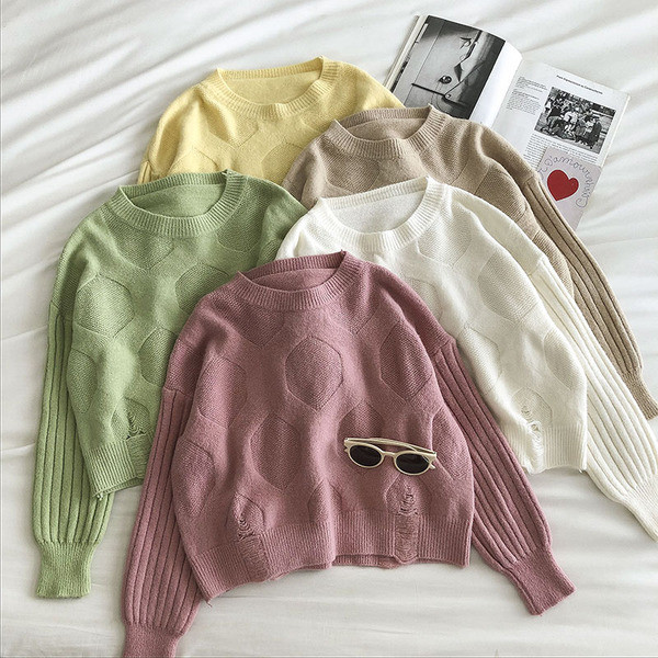 Μοντέρνο μονόχρωμο γυναικείο πουλόβερ με στρογγυλή λαιμόκοψη