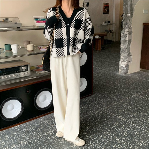 Naiste lühike nööpide ja pikkade varrukatega kardigan