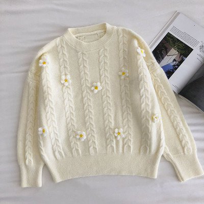 Γυναικείο πουλόβερ με χαμηλό γιακά και τρισδιάστατα λουλούδια
