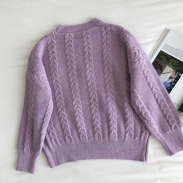 Γυναικείο πουλόβερ με χαμηλό γιακά και τρισδιάστατα λουλούδια