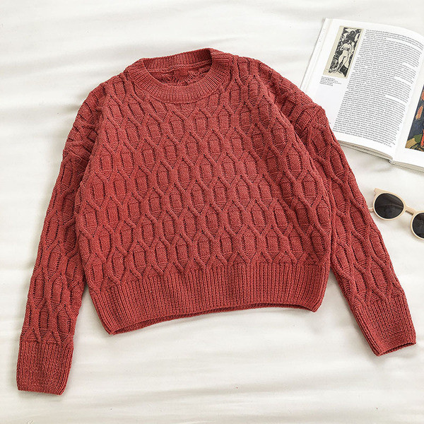 Γυναικείο πουλόβερ με οβάλ ντεκολτέ και μακριά μανίκια